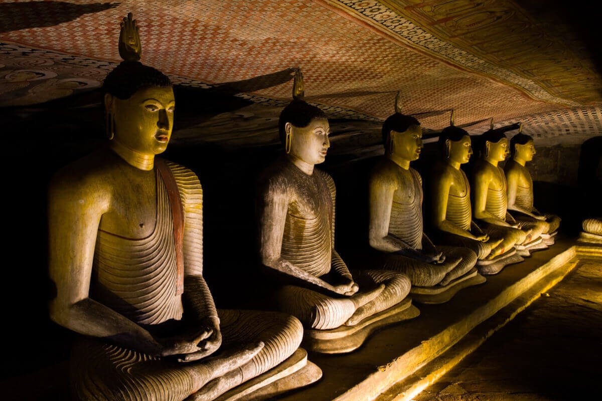 Dambulla Cave Temple | achinilankatravels.com